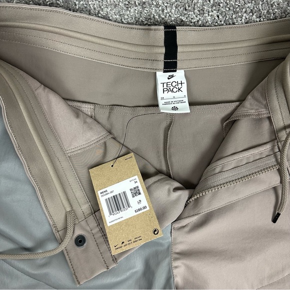 Nike Sportswear Tech Pack Mens Reflective Cargo Pants Size 34 Large DO4884-087 - Picture 14 of 15